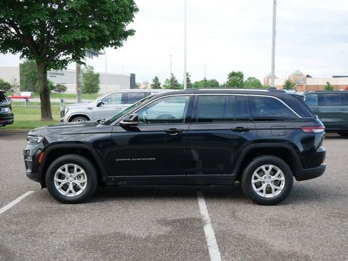 Used 2023 Jeep Grand Cherokee Limited AWD/4WD image 6