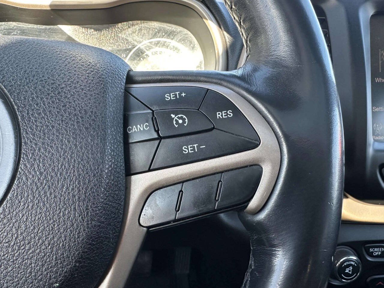 Used 2015 Jeep Cherokee Limited AWD/4WD image 24