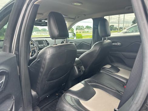 Used 2016 Jeep Cherokee Sport AWD/4WD image 5