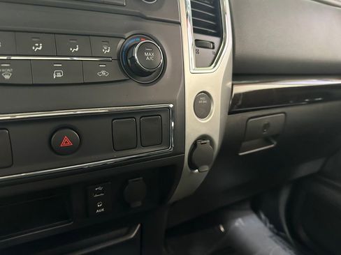 Used 2017 Nissan Titan SV image 20