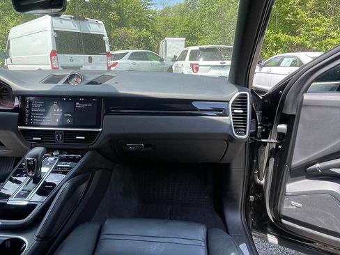 Used 2020 Porsche Cayenne AWD/4WD image 29
