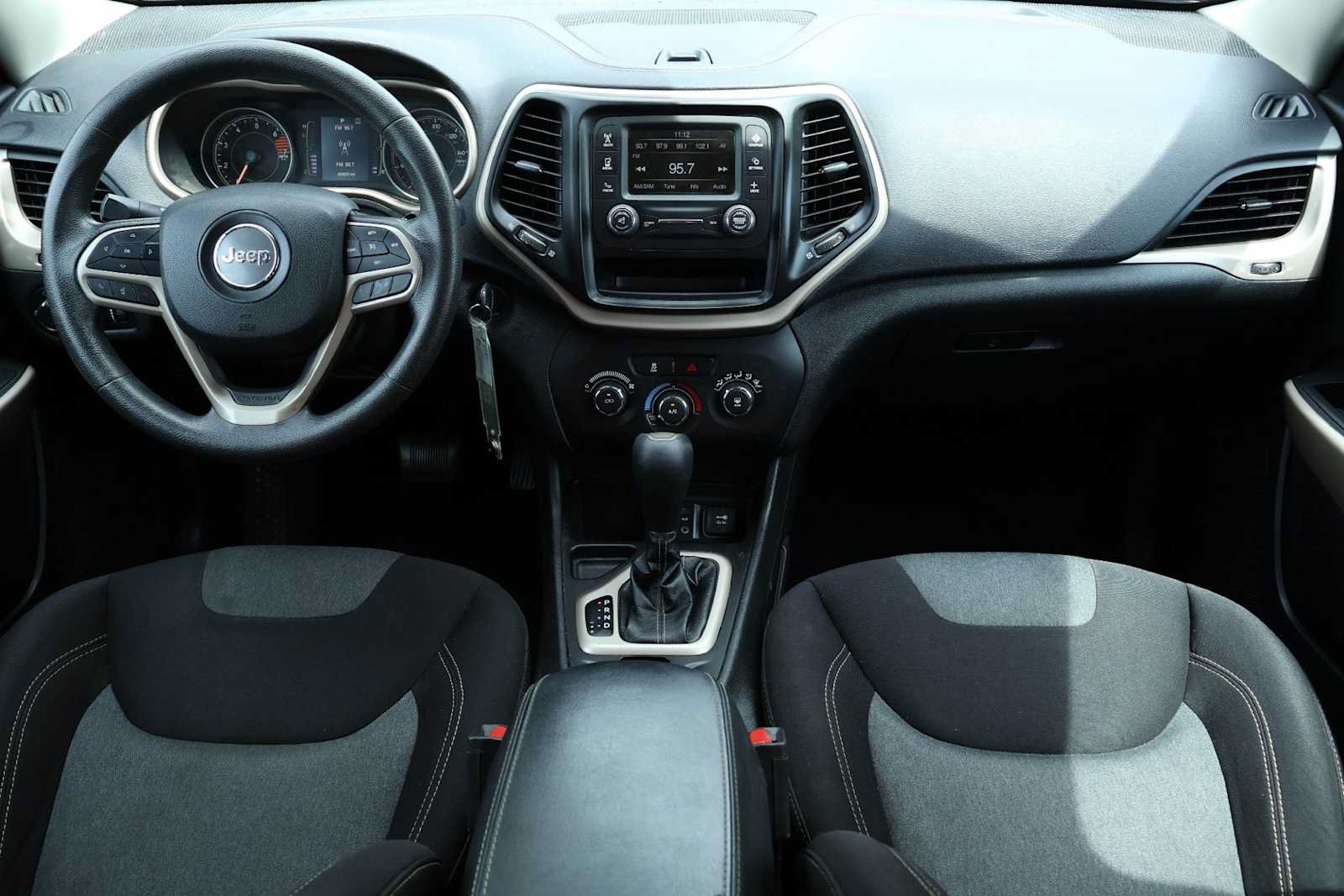 Used 2017 Jeep Cherokee Sport FWD image 10