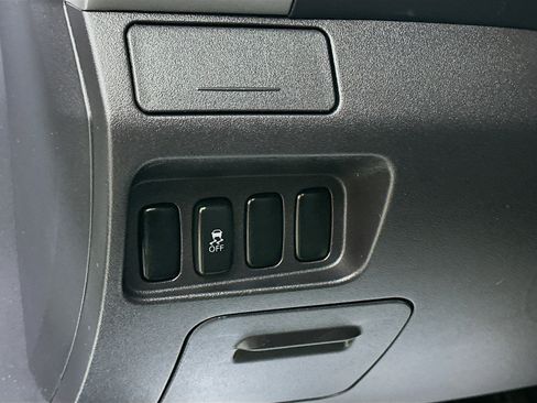 Used 2011 Mitsubishi Outlander SE FWD image 10