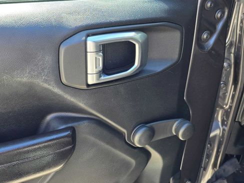 Used 2018 Jeep Wrangler Sport AWD/4WD image 20