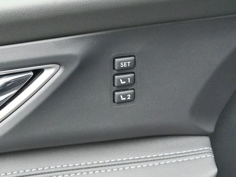 Used 2024 Subaru Ascent Limited w/ Technology Package AWD/4WD image 13