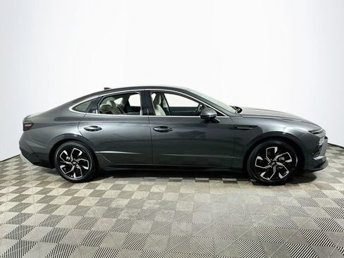 Used 2024 Hyundai Sonata SEL FWD image 2