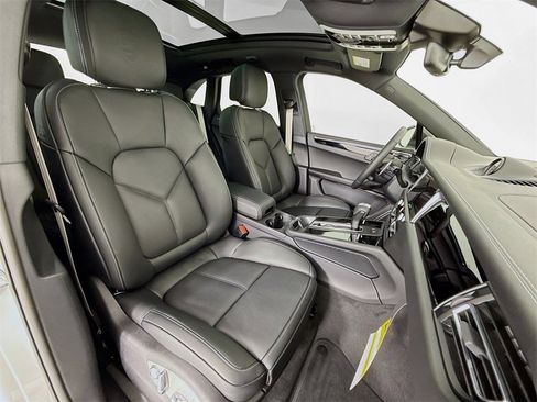 New 2026 Porsche Macan Turbo image 31