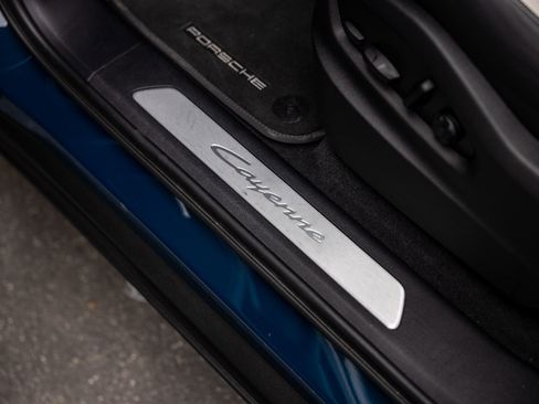 Certified 2025 Porsche Cayenne AWD/4WD image 27