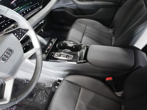 Used 2025 Audi Q6 e-tron Premium image 19