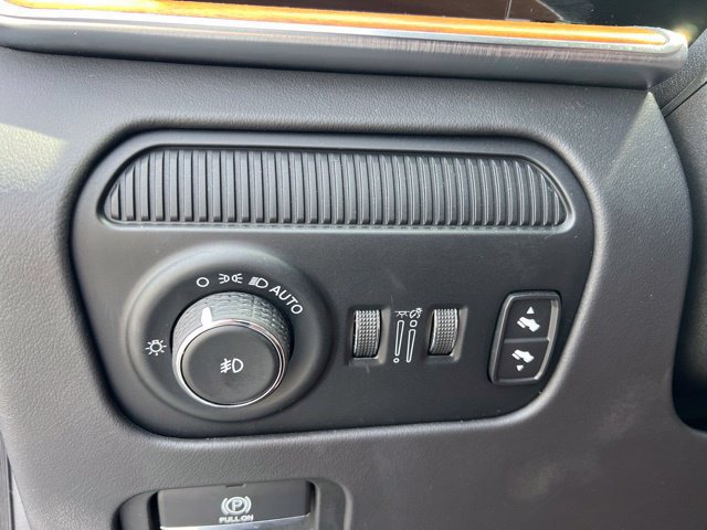 Used 2022 Jeep Grand Wagoneer Series III AWD/4WD image 11