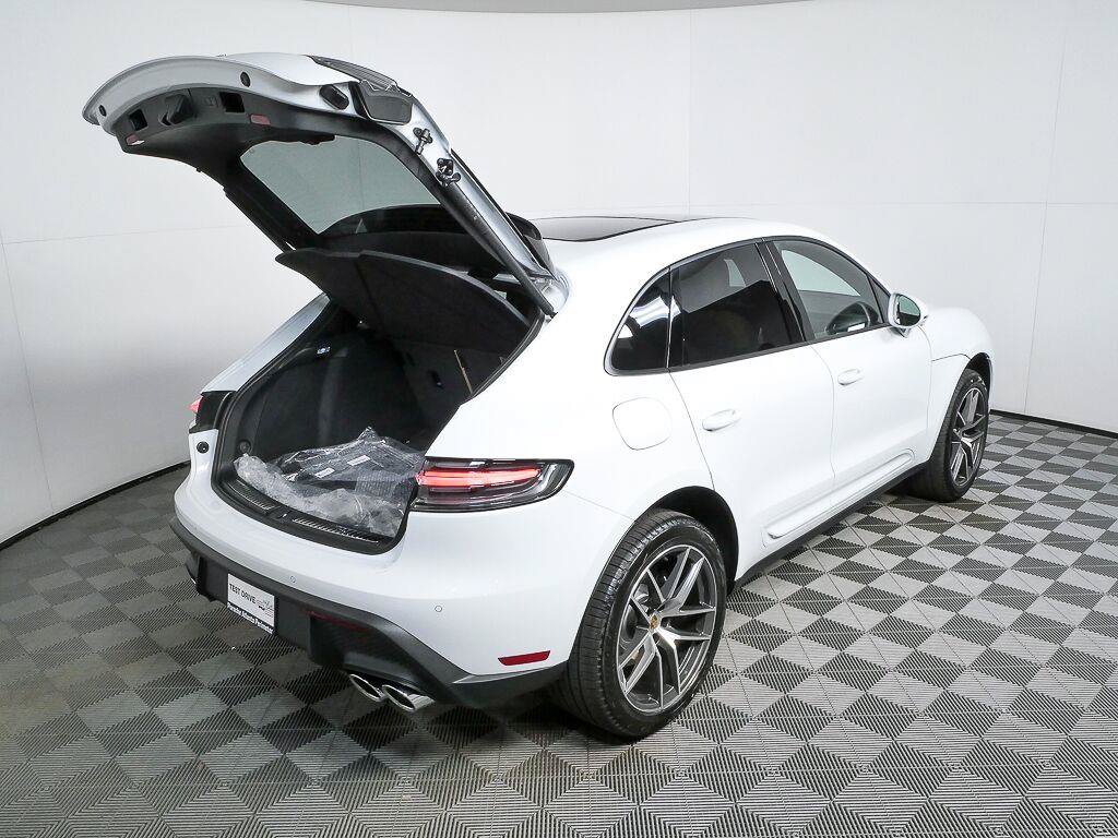 Certified 2026 Porsche Macan AWD/4WD image 28