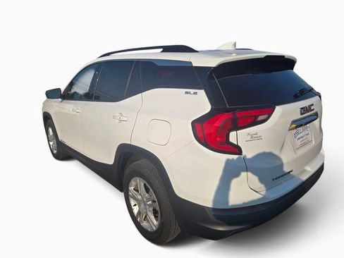 Used 2018 GMC Terrain SLE w/ Driver Convenience Package FWD image 3