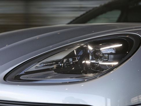 Certified 2026 Porsche Macan Turbo AWD/4WD image 12