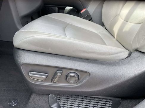 Used 2022 Toyota Sienna XLE image 22