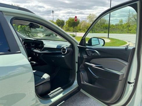 New 2026 Chevrolet Trax ACTIV w/ Sunroof Package FWD image 15