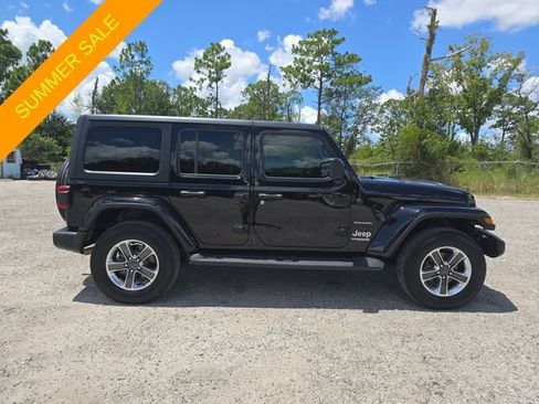 Certified 2018 Jeep Wrangler Unlimited Sahara AWD/4WD image 3