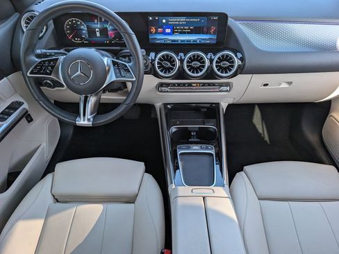Used 2025 Mercedes-Benz GLA 250 4MATIC image 11