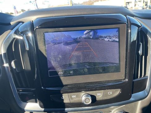 Used 2023 Chevrolet Traverse LT image 38
