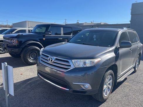 Used 2013 Toyota Highlander Plus image 2