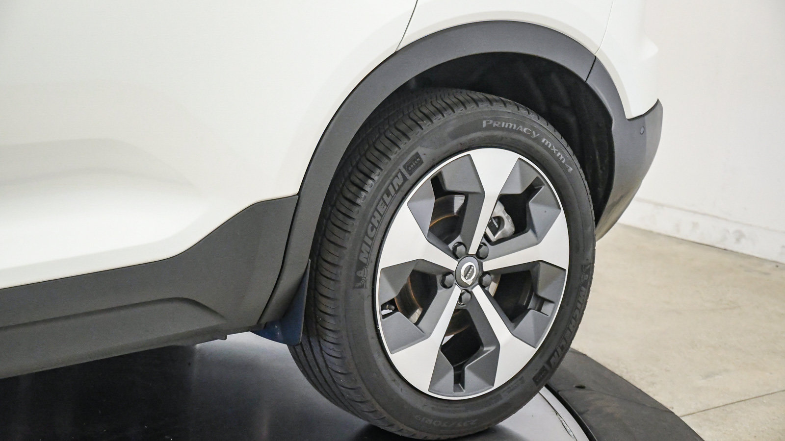 Used 2026 Volvo XC40 B5 Plus w/ Protection Package Premier AWD/4WD image 11