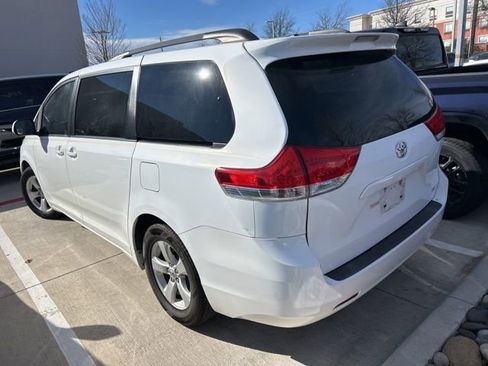Used 2011 Toyota Sienna LE image 4