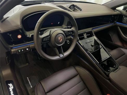New 2026 Porsche Panamera 4 image 4