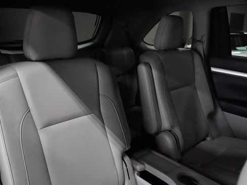 Used 2018 Toyota Highlander XLE FWD image 20