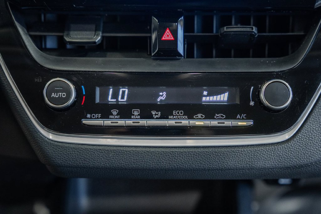 Used 2025 Toyota Corolla LE FWD image 19