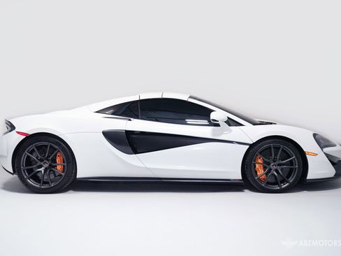 Used 2018 McLaren 570S Spider RWD image 3