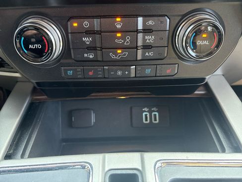 Used 2016 Ford F150 Lariat w/ Equipment Group 502A Luxury RWD image 19