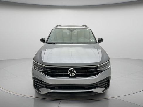 Used 2023 Volkswagen Tiguan SE R-Line AWD/4WD image 2