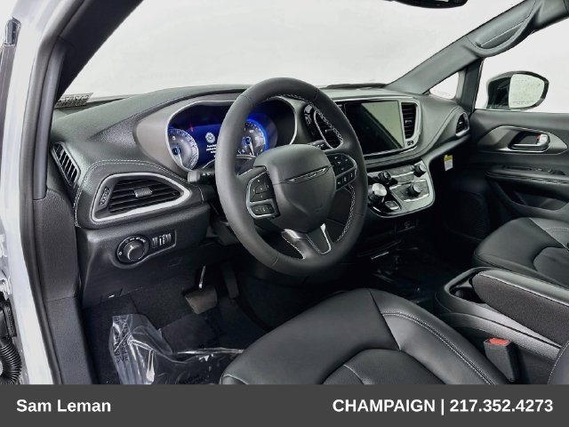 New 2027 Chrysler Pacifica Select FWD image 9