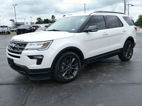 Used 2018 Ford Explorer XLT w/ Equipment Group 202A FWD image 8