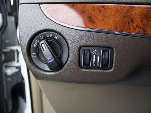 Used 2015 Chrysler Town & Country Touring image 15