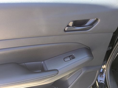 Used 2025 Nissan Altima 2.5 SV AWD/4WD image 11