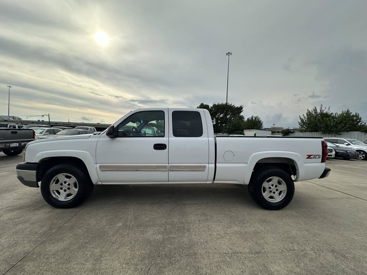Used 2004 Chevrolet Silverado 1500 4x4 Extended Cab w/ Z71 Convenience Package 2 image 2