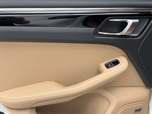 Used 2025 Porsche Macan Turbo image 42