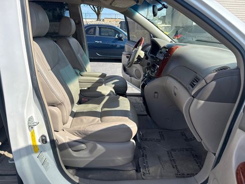 Used 2004 Toyota Sienna XLE image 14