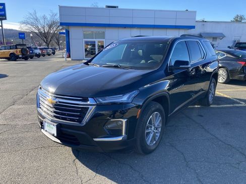 Used 2023 Chevrolet Traverse LT image 3