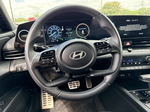 Used 2025 Hyundai Elantra SEL FWD image 11