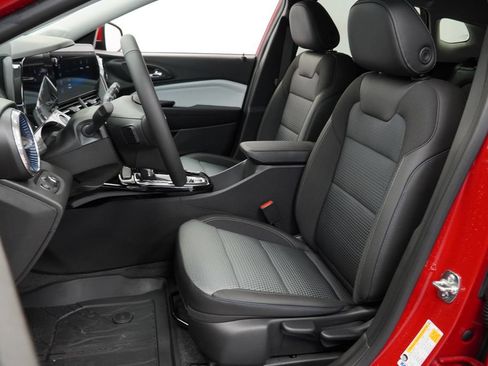 New 2026 Chevrolet Trax LT w/ LT Convenience Package FWD image 6