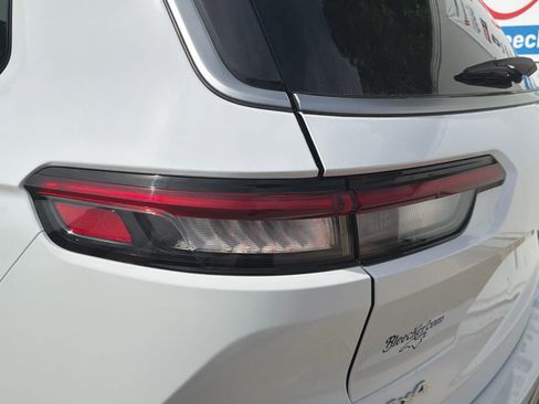 New 2026 Jeep Grand Cherokee L Limited AWD/4WD image 16