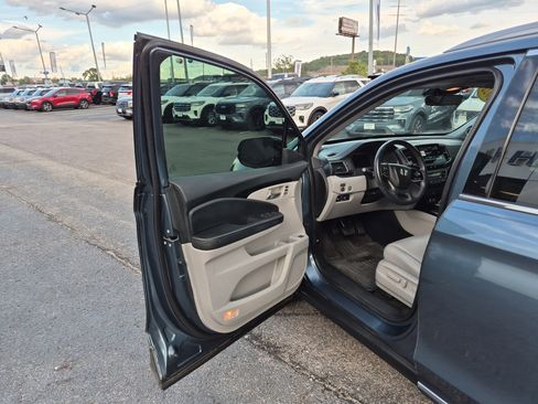 Used 2022 Honda Pilot Touring image 9