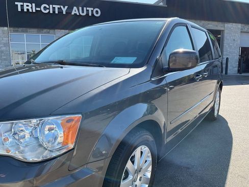 Used 2015 Chrysler Town & Country LX FWD image 2