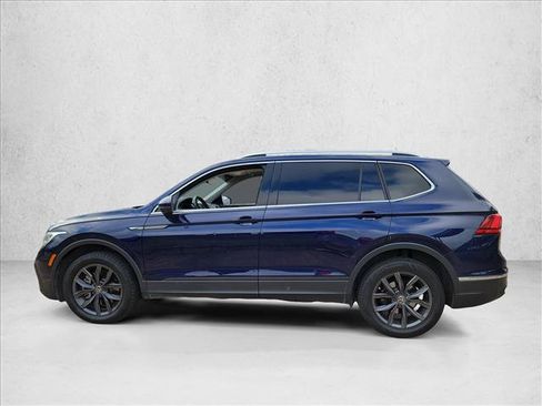 Used 2023 Volkswagen Tiguan SE w/ Panoramic Sunroof Package FWD image 8