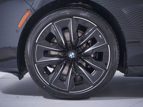 New 2026 BMW 740i w/ Premium Package image 2