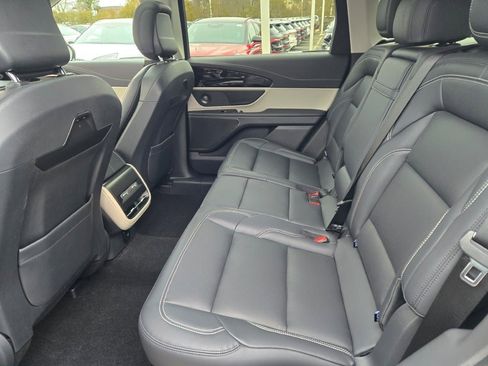 Used 2025 Lincoln Nautilus Premier w/ Equipment Group 102A image 17