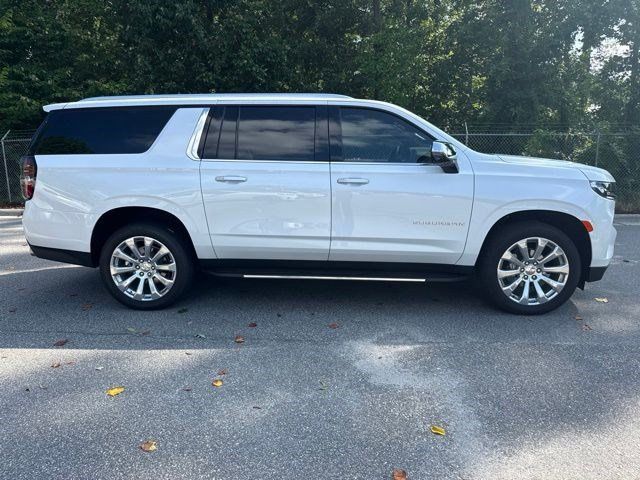 Used 2024 Chevrolet Suburban Premier AWD/4WD image 12