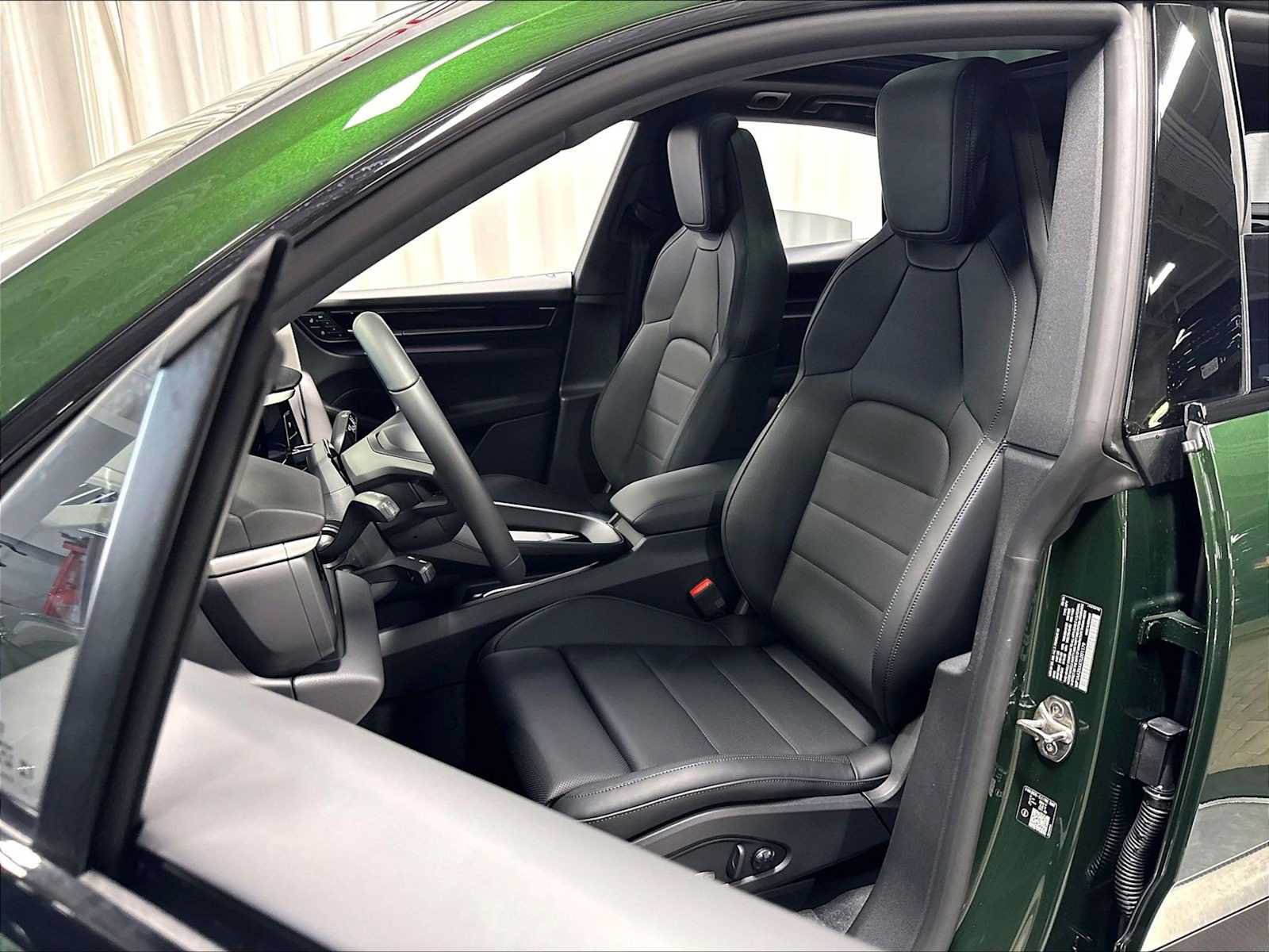 Used 2026 Porsche Macan 4 Electric AWD/4WD image 7