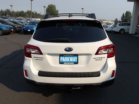 Used 2017 Subaru Outback 2.5i Limited AWD/4WD image 4